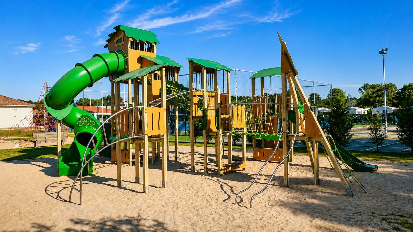 Aire de jeux enfants au camping Siblu Les Charmettes — La Palmyre