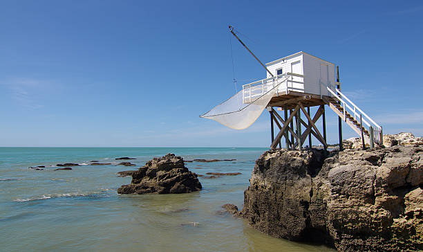 Carrelet cabane de pêche sur rochers Charente-Maritime