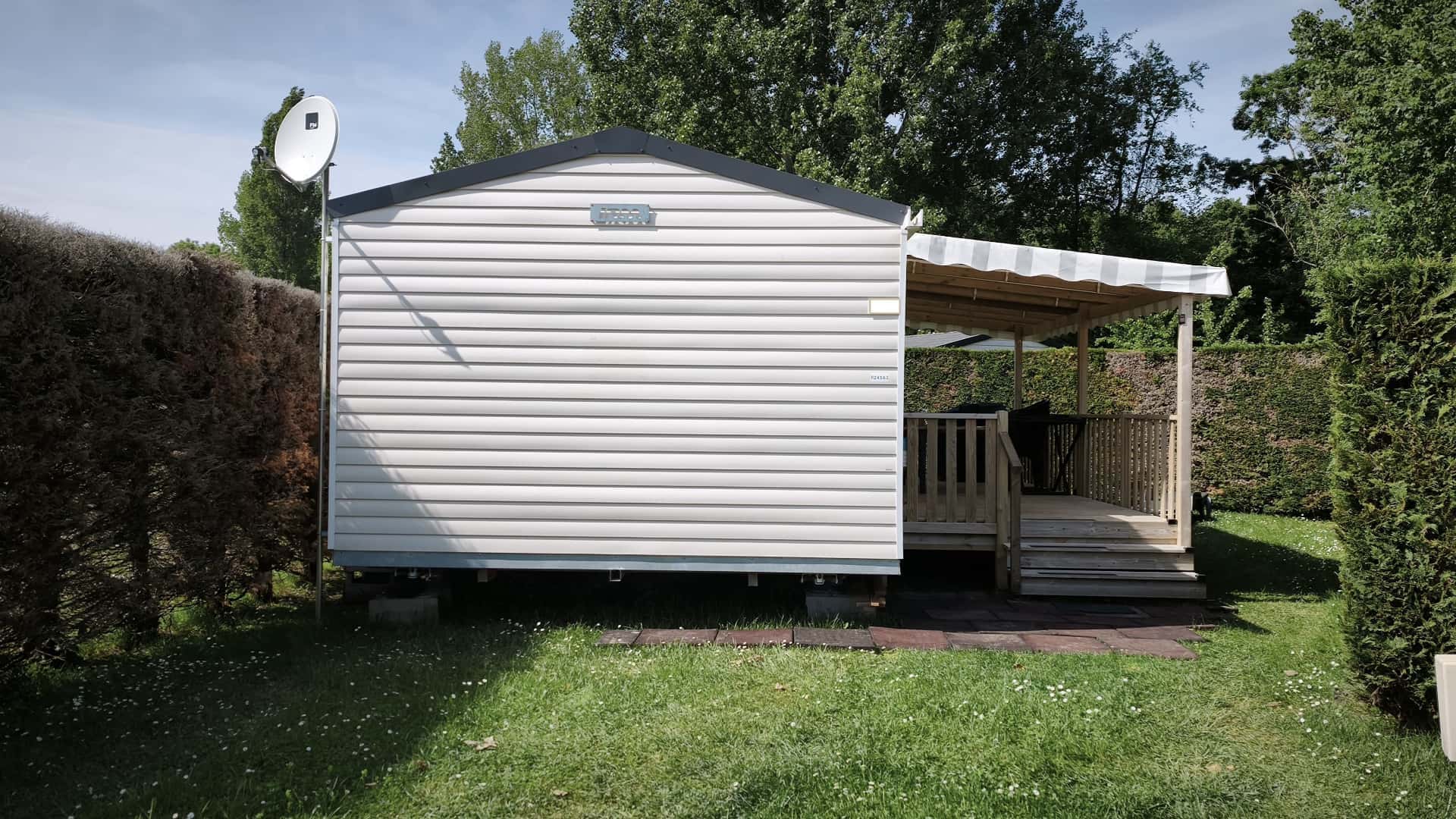 Entrée de la parcelle mobil-home La Palmyre — calme et sans vis-à-vis